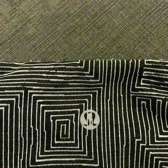 Lululemon cropped leggings size 6 - Picture 8 of 9